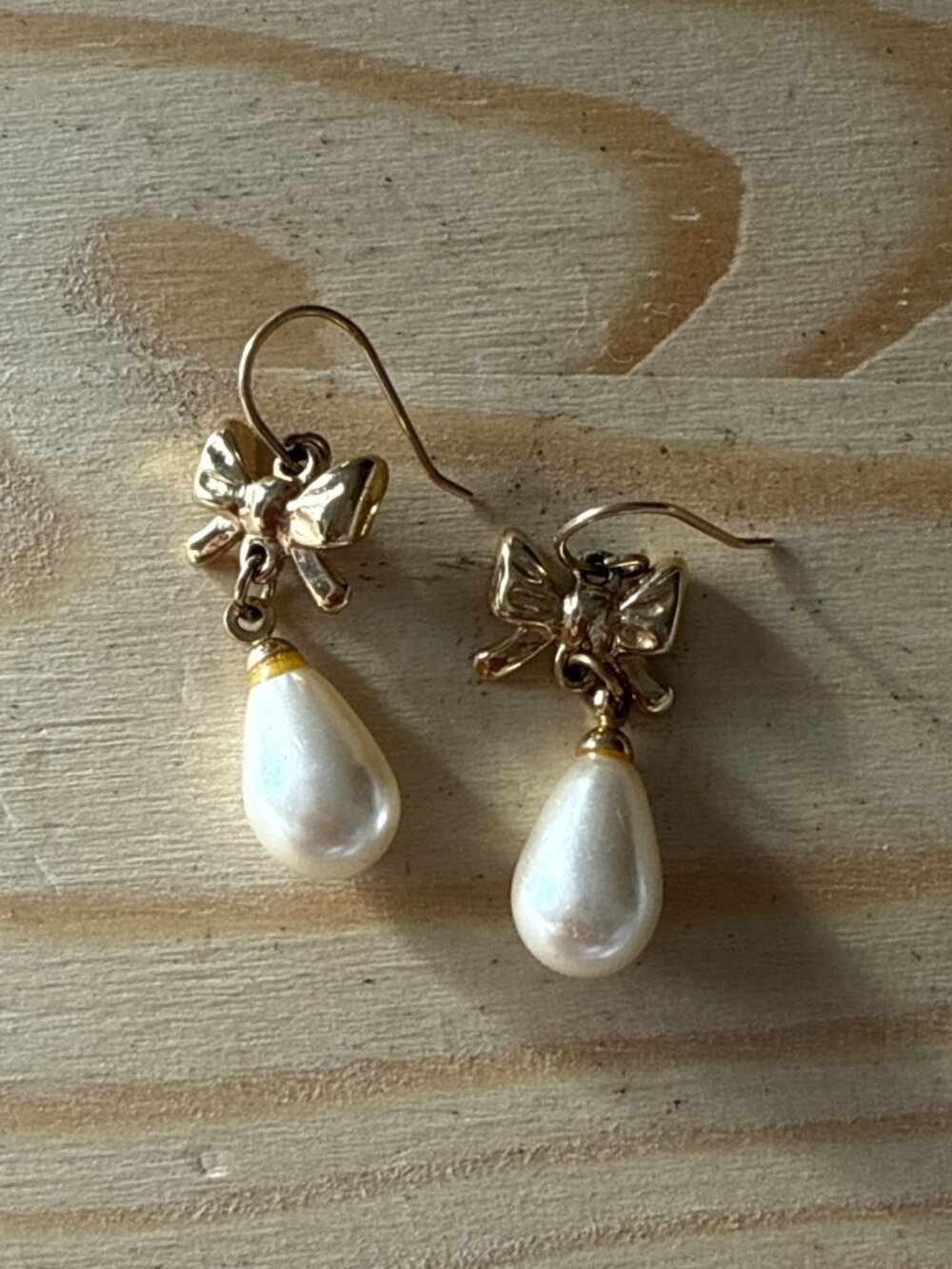 Vintage Gold Bow Faux Pearl Drop Dangle Earrings Coquette Balletcore Dainty